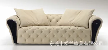 Светлый роскошный диван в гостиной, кожаный итальянский диван